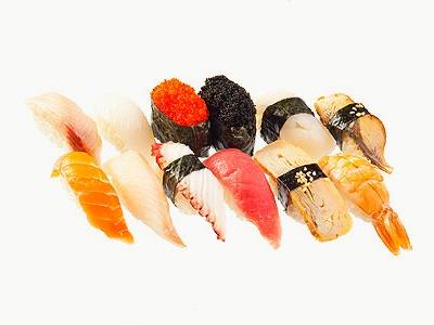 -50% на всё меню и напитки в службе доставки «Monster Sushi»