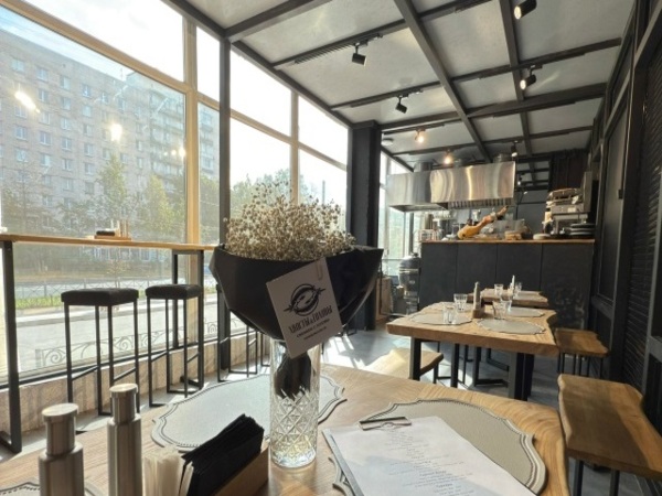 -40% на всё меню и напитки в уютном бистро «Хвосты & Головы»