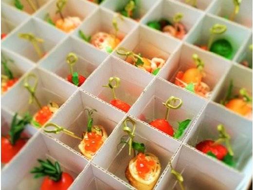 -50% на фуршетный сет «Дилайт Премиум» от доставки «Red Star Catering»