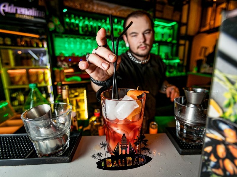 -35% на все меню и напитки, паровые коктейли в «Bali Bar» на Лубянке