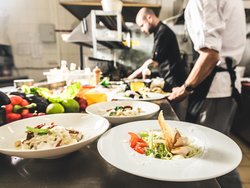 -30% на все меню кухни и напитки в ресторане «Визардия» в ТЦ «Рио»