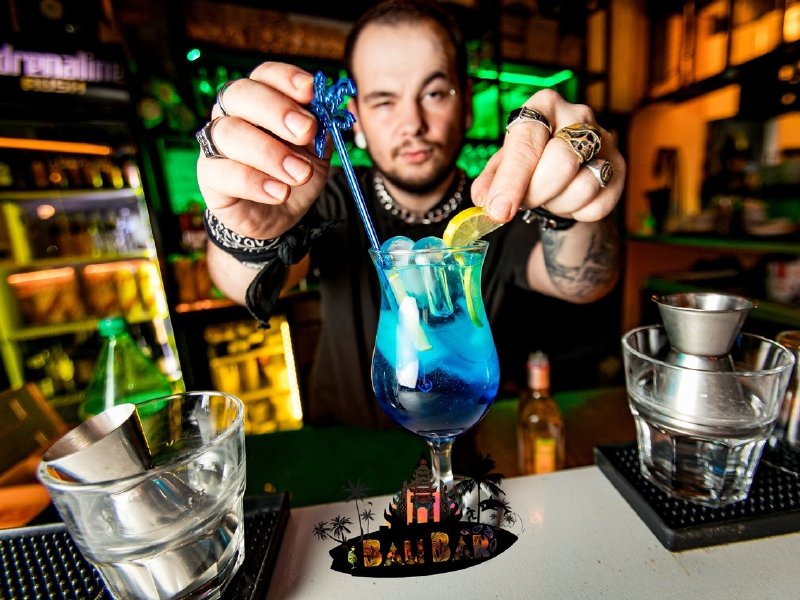 -35% на все меню и напитки, паровые коктейли в «Bali Bar» на Лубянке