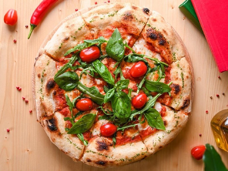 -50% на все пиццы, 30% меню и напитки в кафе-пиццерии «Baba Napoli»
