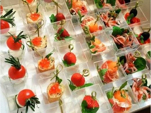 -50% на фуршетный сет «Дилайт Премиум» от доставки «Red Star Catering»