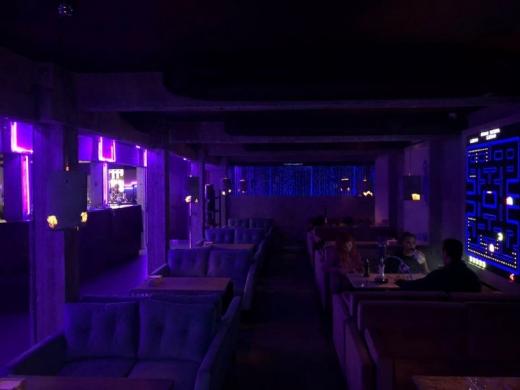 кальянная в стиле киберпанк. Love smoke robots кальянная москва. Love smoke robots. Love smoke robots. Love smoke robots кальянная.